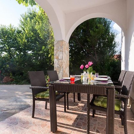 Lara - Apartment Near The Beach Връбник Екстериор снимка