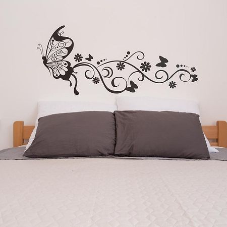 Lara - Apartment Near The Beach Връбник Екстериор снимка