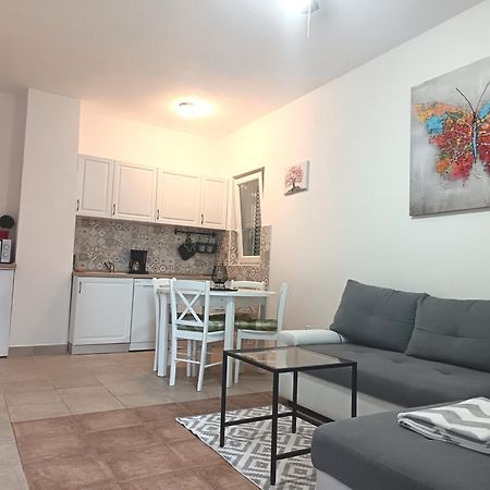 Lara - Apartment Near The Beach Връбник Екстериор снимка