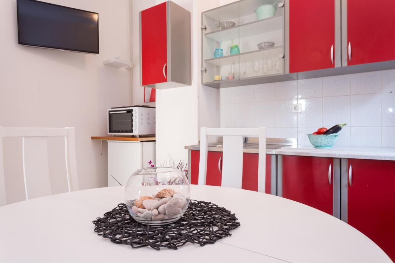 Lara - Apartment Near The Beach Връбник Екстериор снимка