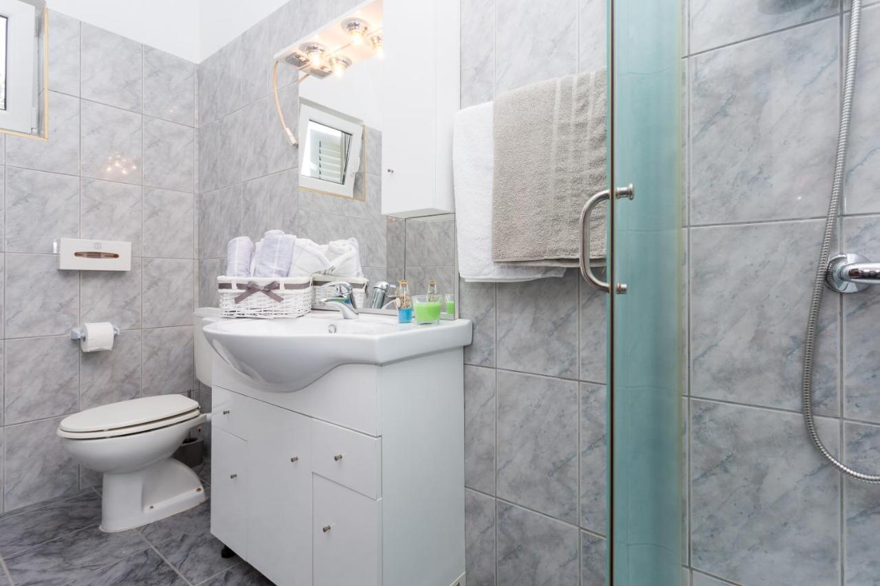 Lara - Apartment Near The Beach Връбник Екстериор снимка