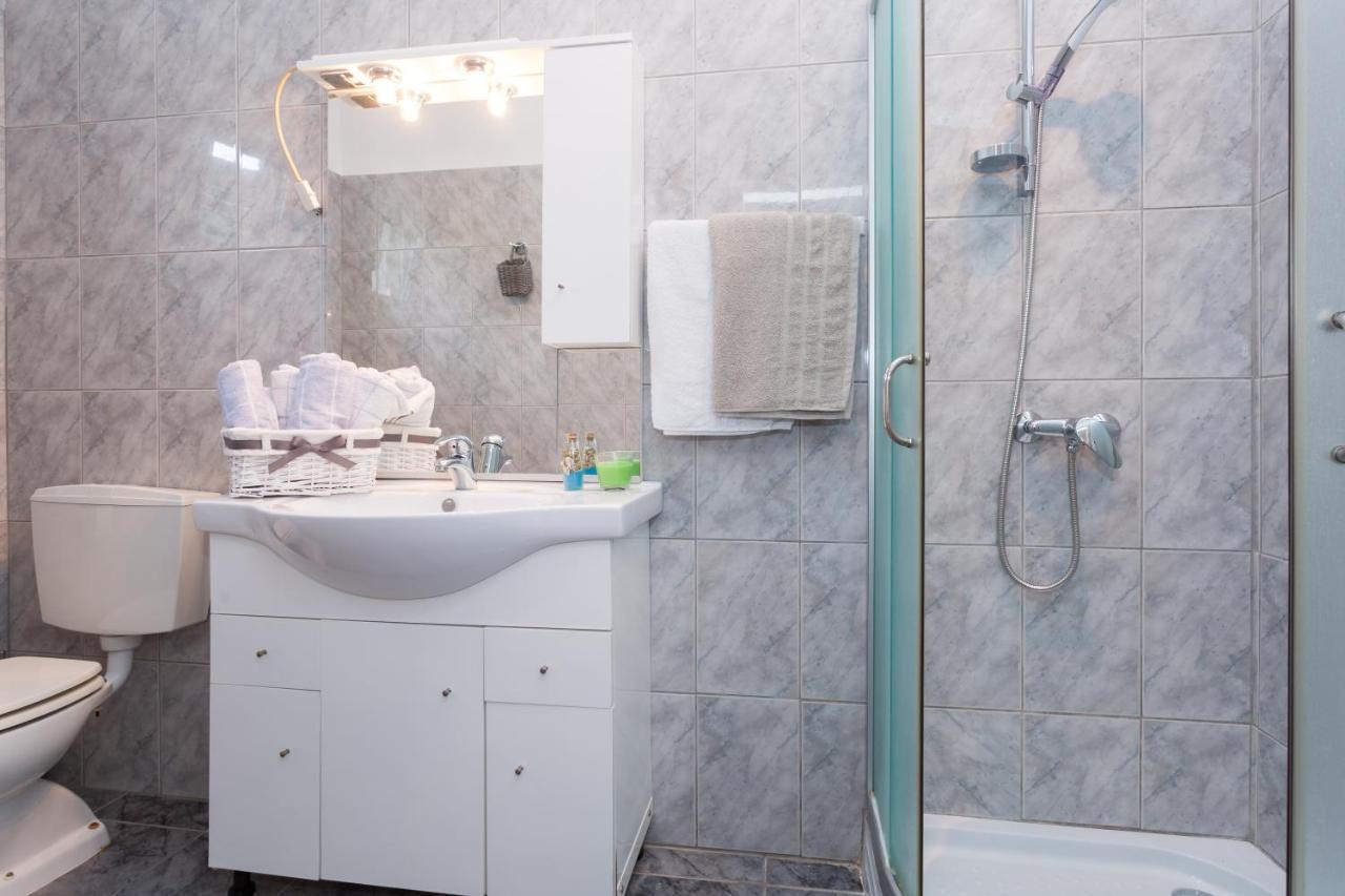 Lara - Apartment Near The Beach Връбник Екстериор снимка