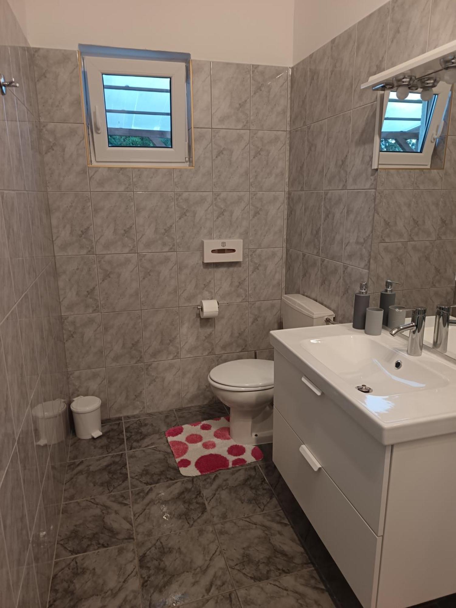Lara - Apartment Near The Beach Връбник Екстериор снимка