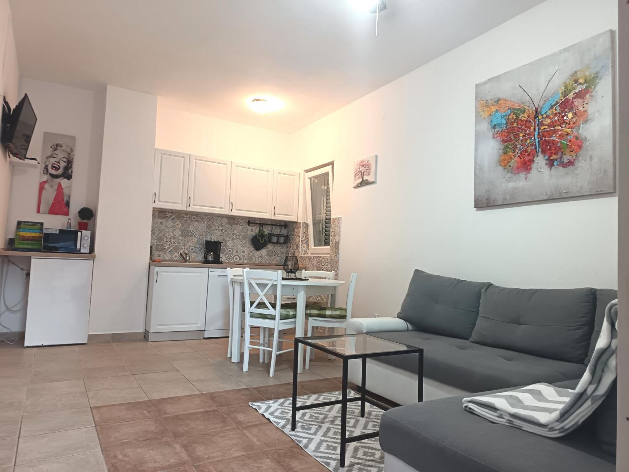 Lara - Apartment Near The Beach Връбник Екстериор снимка