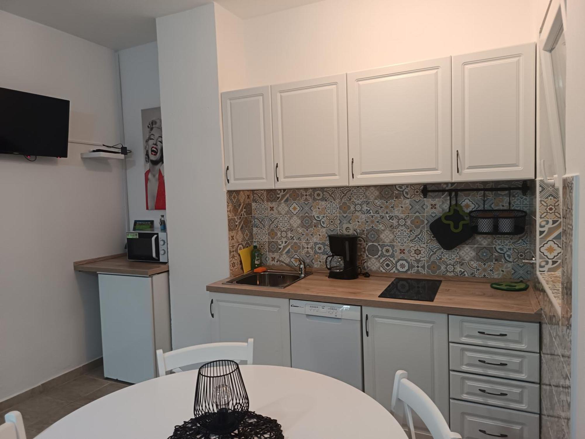 Lara - Apartment Near The Beach Връбник Екстериор снимка