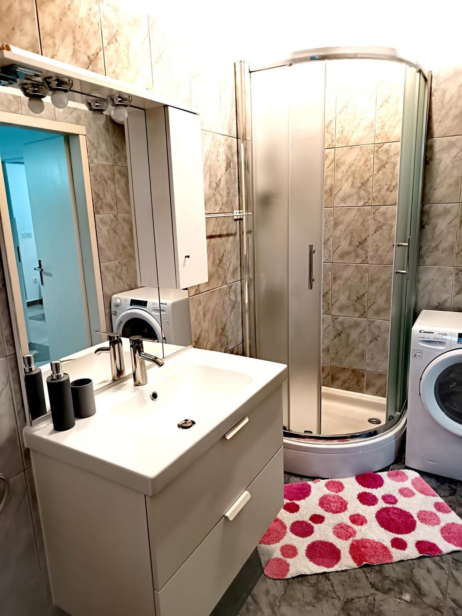 Lara - Apartment Near The Beach Връбник Екстериор снимка