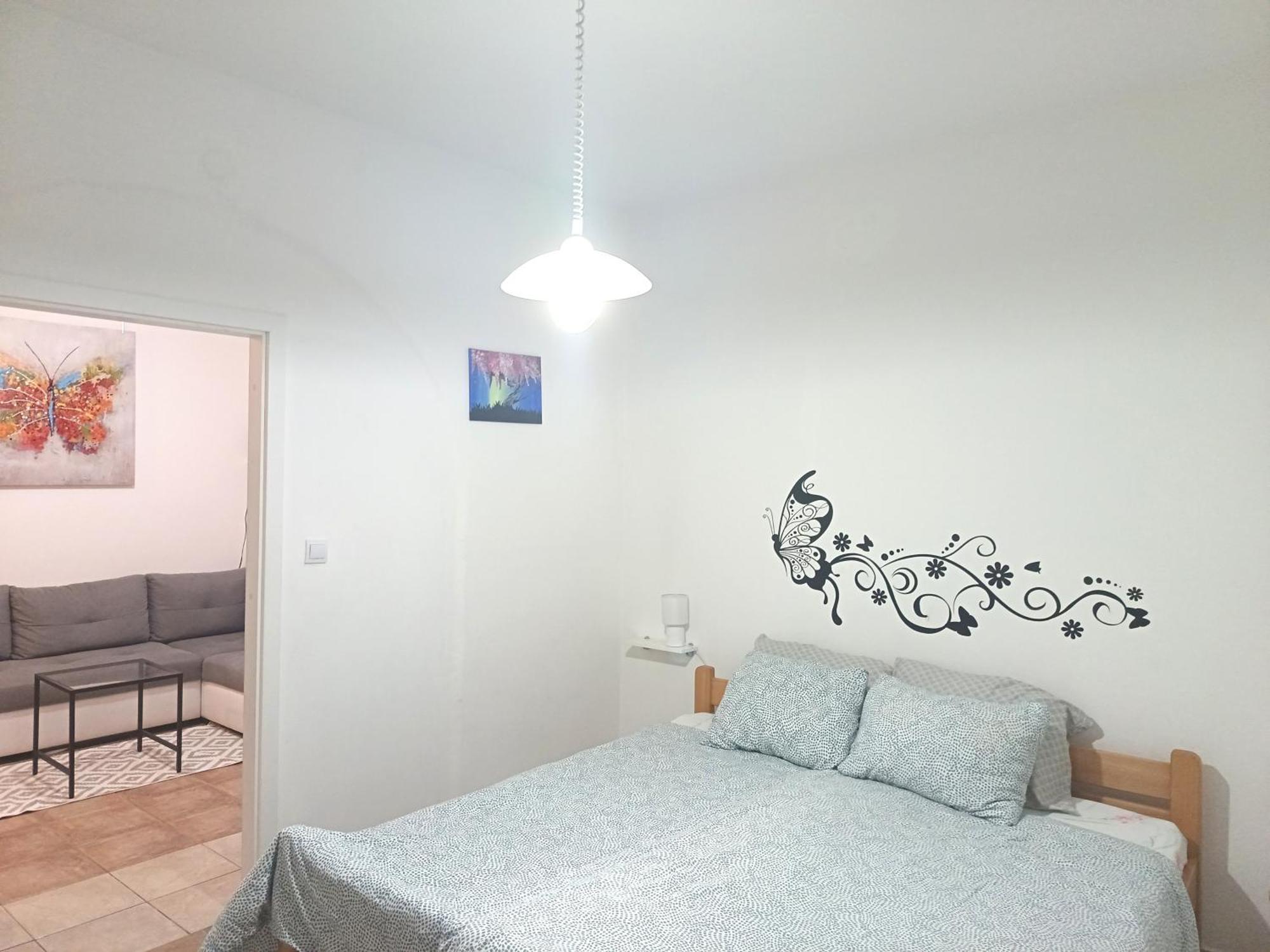 Lara - Apartment Near The Beach Връбник Екстериор снимка